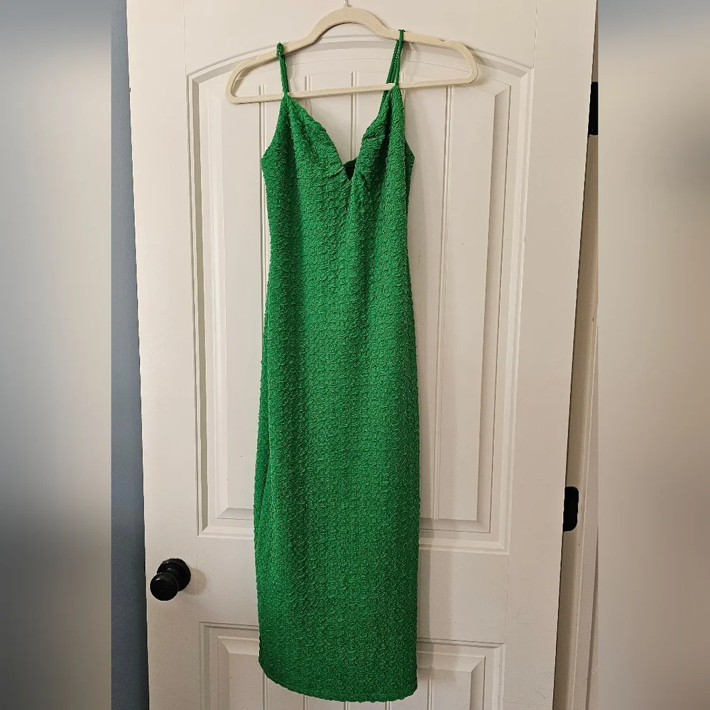 ASTR the Label, Green Textured Midi Dress - Elegant Women's Dress, Size S - Picture 5 of 9